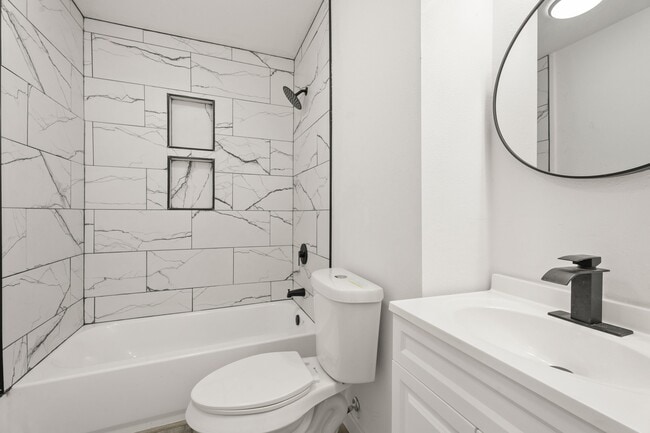 Building Photo - 125 18th Ave N