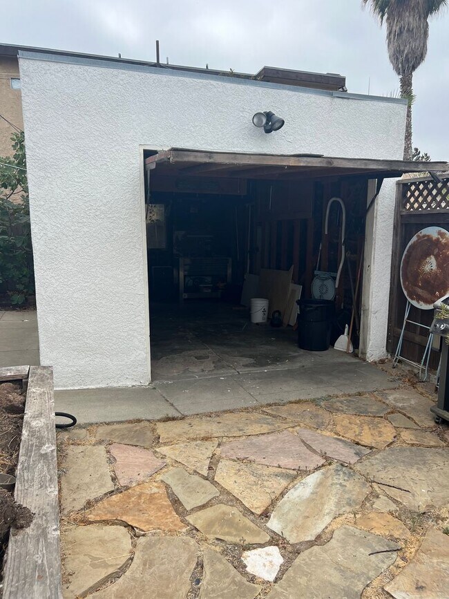 Building Photo - 2 bedroom house for rent