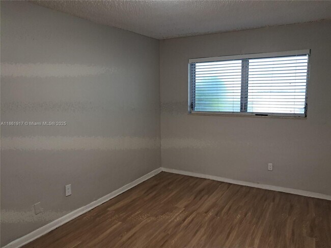 Building Photo - 13025 Emerald Dr