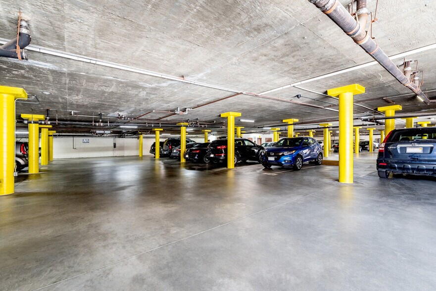 Building Photo - 323 N Jackson St