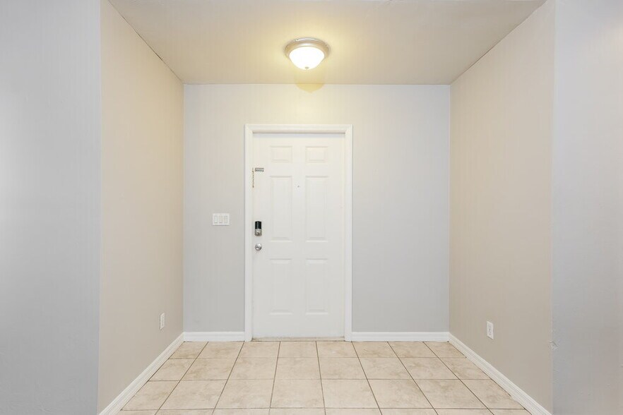 Building Photo - 1310 SW 13th Terrace