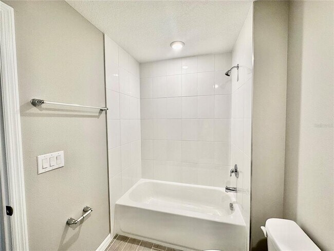 Building Photo - 5852 Ocean Isle Dr