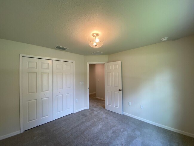 Building Photo - $700 off first month's rent! - Desirable Citrus Springs Neighborhood 3/2/2