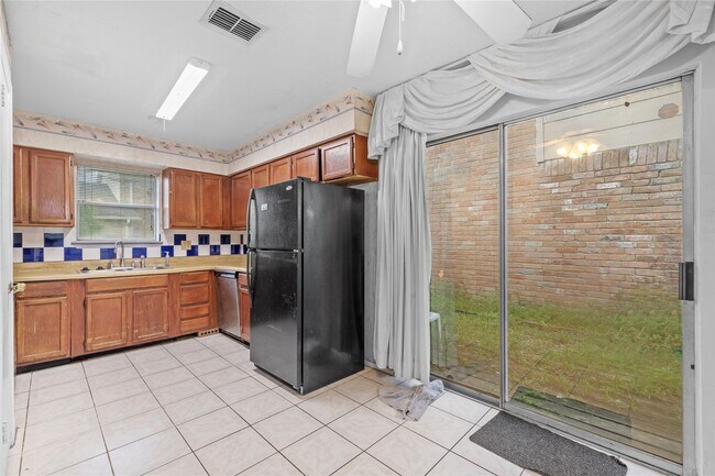 Building Photo - 6742 Westwick Dr