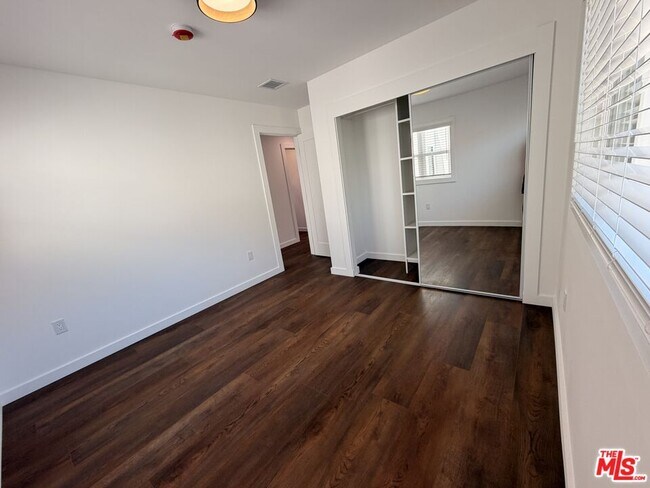 Building Photo - 818 N Harper Ave
