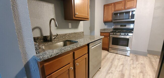 Building Photo - 260 Gross St