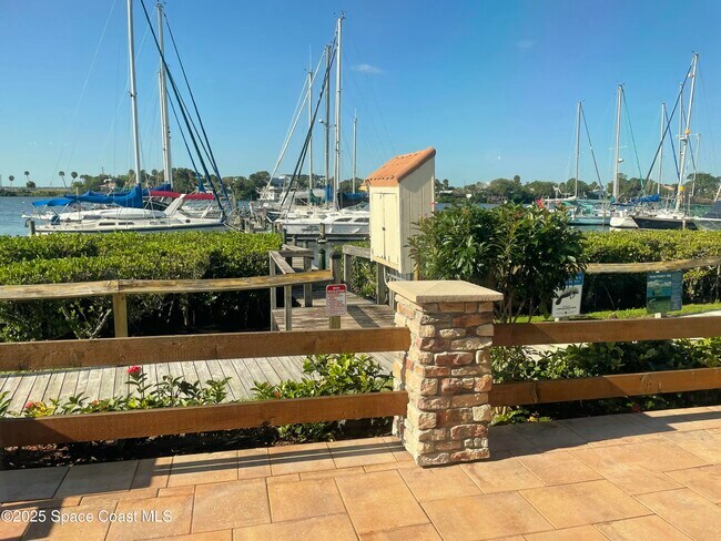 Building Photo - 12 Marina Isles Blvd