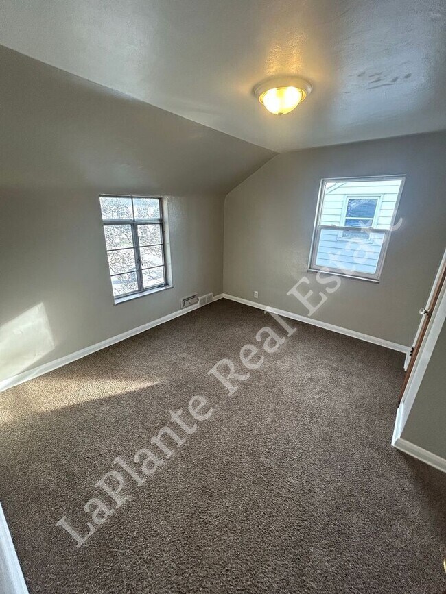 Building Photo - Well-Located 3-Bedroom Home Near Library Village