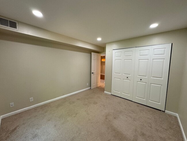 Building Photo - Spacious 2 Bed 2 Bath Condo In Vibrant The...