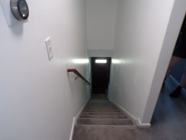 Building Photo - Two Bedroom Two and half Bathrooms Townhome!