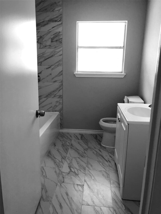 Building Photo - 509 Avenue J