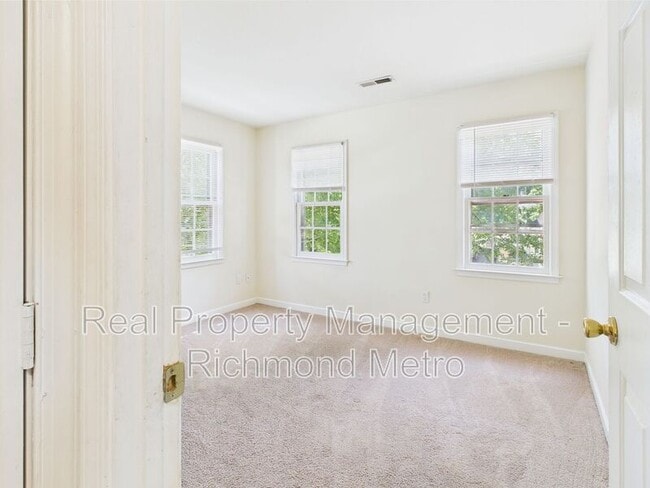 Building Photo - 10649 Genlou Rd
