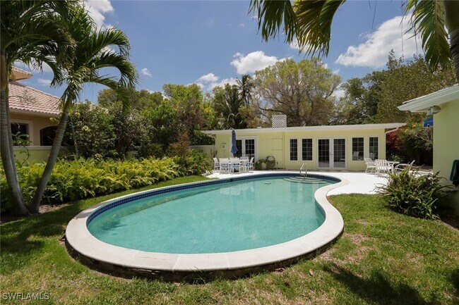 Building Photo - 361 1st Ave N