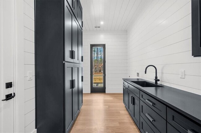 Building Photo - 2386 Trinity Church Rd