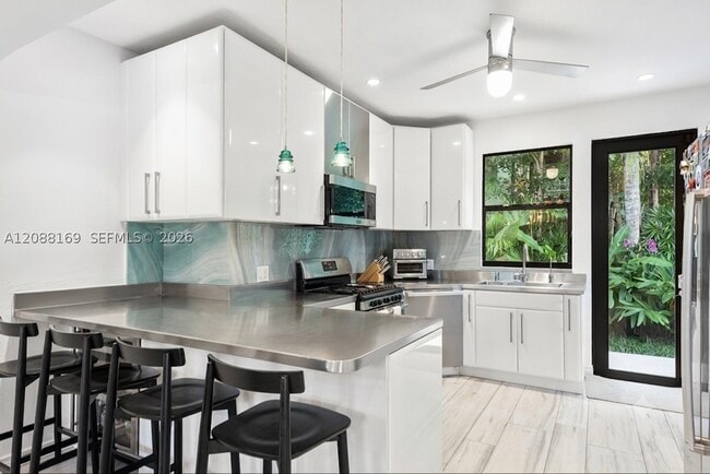 Building Photo - 3186 Prairie Ave