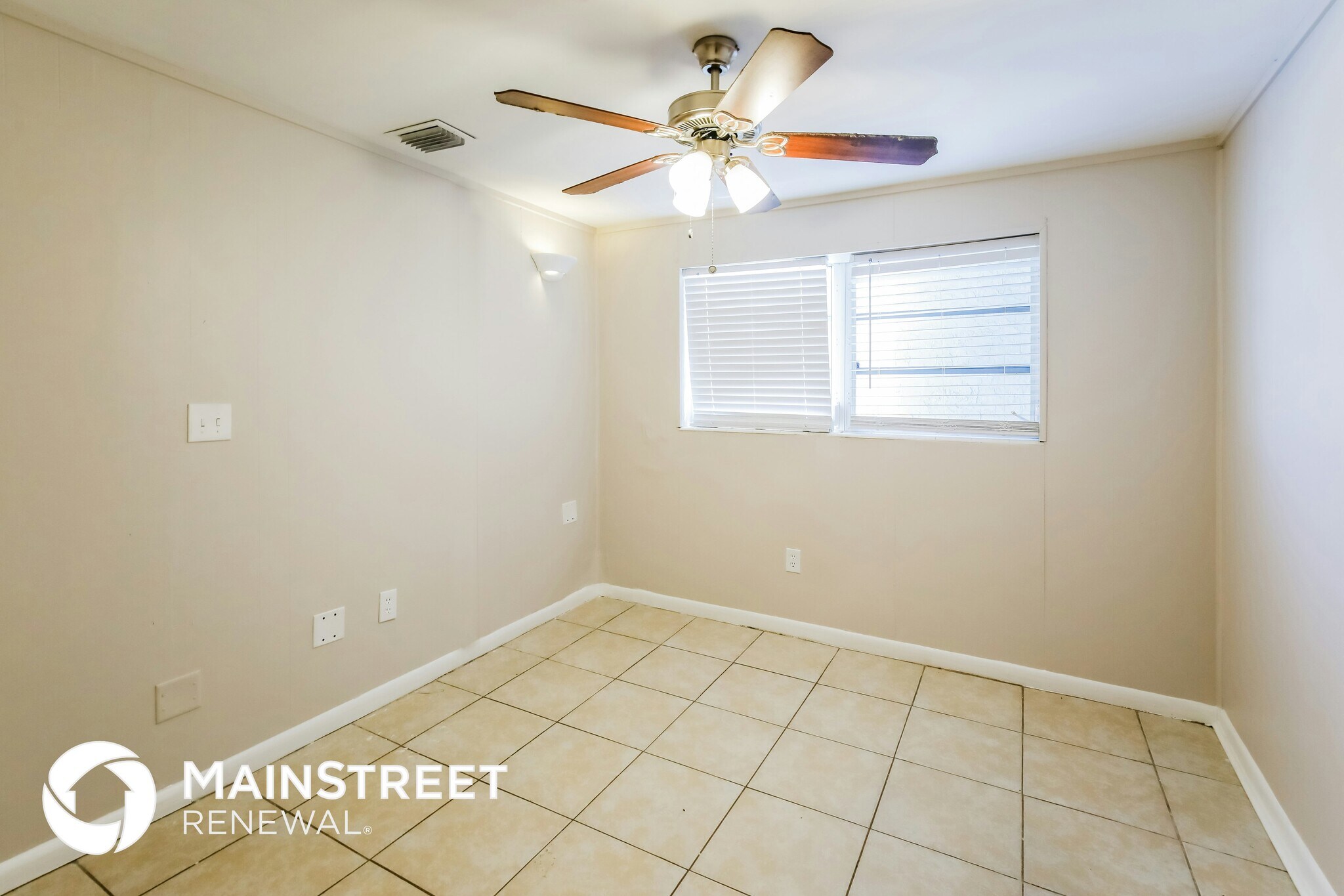 Building Photo - 1585 E Breezy Ln