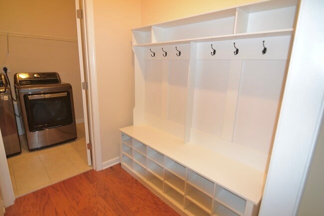 Building Photo - 8 Spicebush Ct