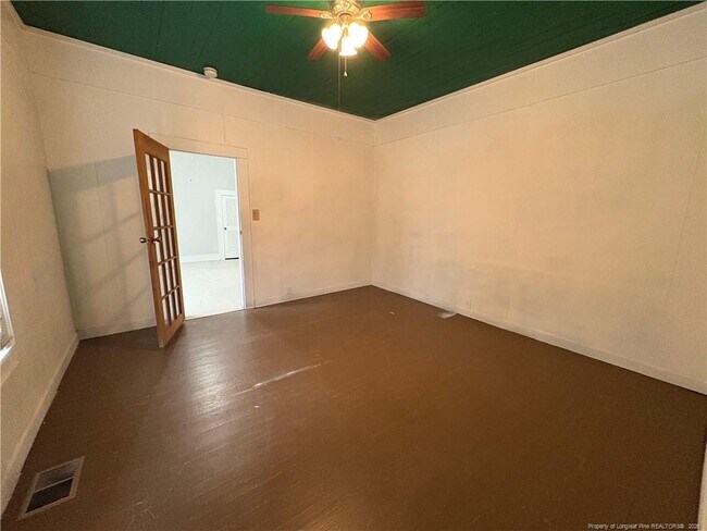 Building Photo - 3174 Lindsay Rd
