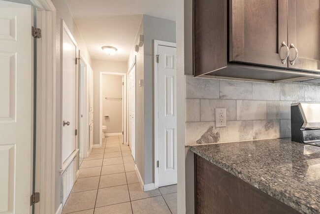 Building Photo - 1810 Nicole Cir