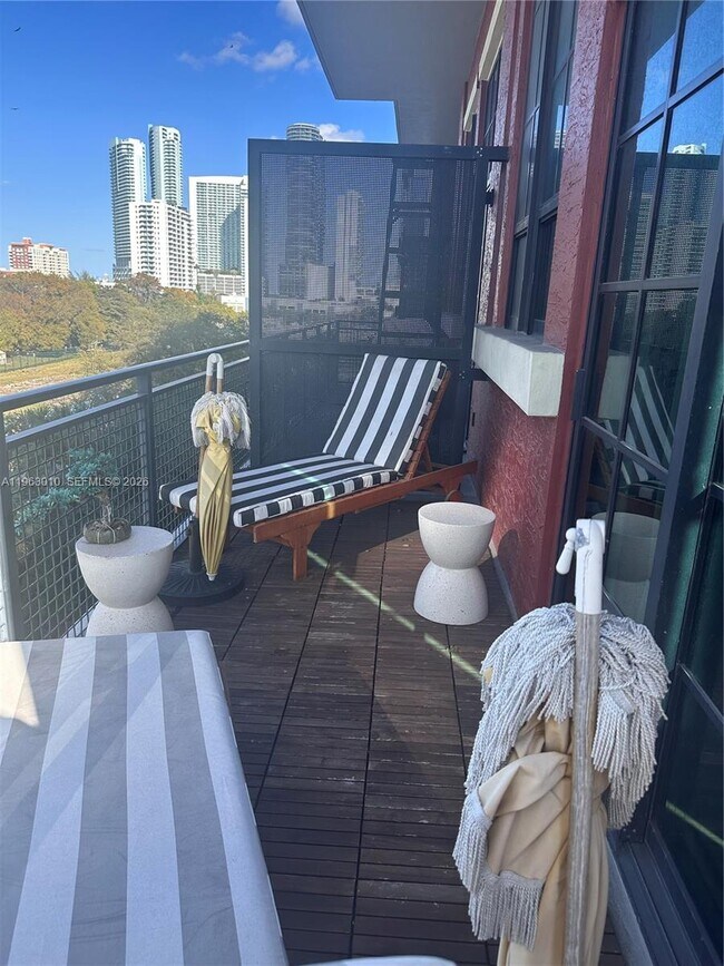 Building Photo - 1749 NE Miami Ct