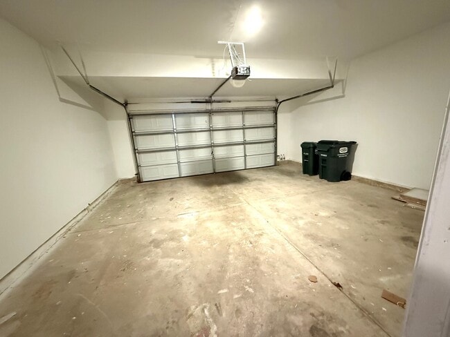 Building Photo - 2279 Reflections Dr