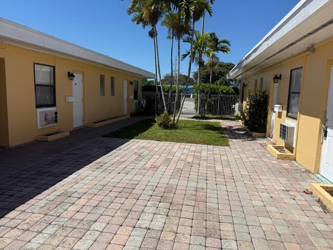 Building Photo - 3300 Broadway