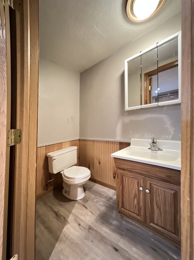 Building Photo - 2388 Martin Dr