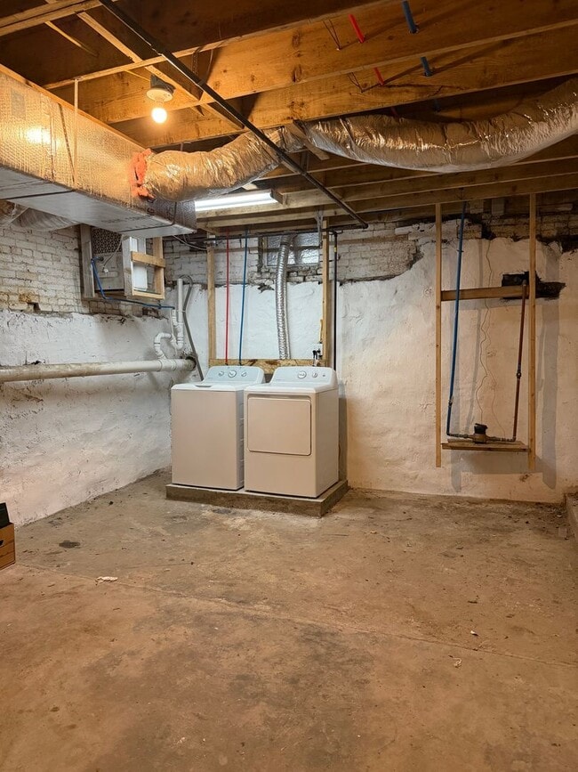 Building Photo - Newly Renovated 4 Bedroom Single Family Home