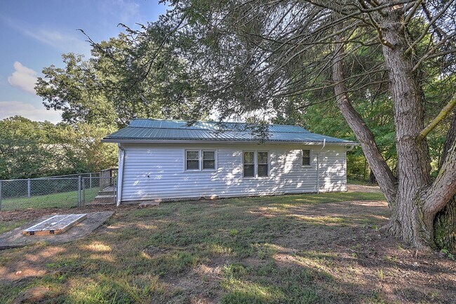 Building Photo - 875 S Pickens Bridge Rd