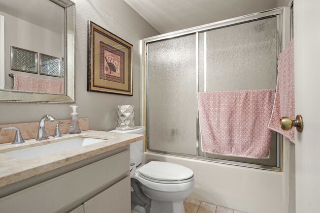 Building Photo - Wonderful Single Story Home with Great Yard in Santa Clarita!