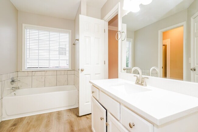 Building Photo - 1205 Danbury Ct