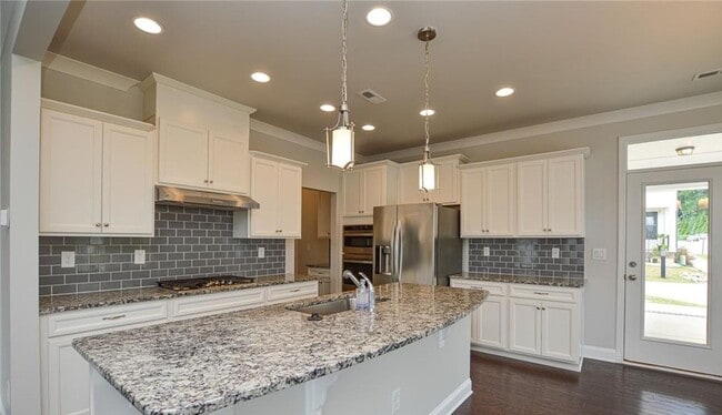 Building Photo - Charming 3BR/2.5BA Townhome located in Cab...