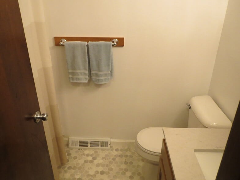 Building Photo - 5617 Ryewyck Dr
