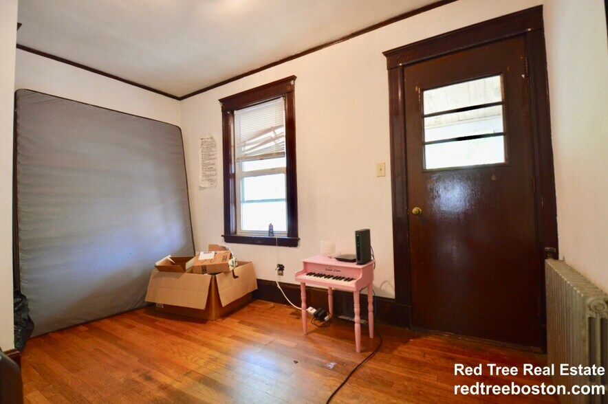 Building Photo - 55 Etna St