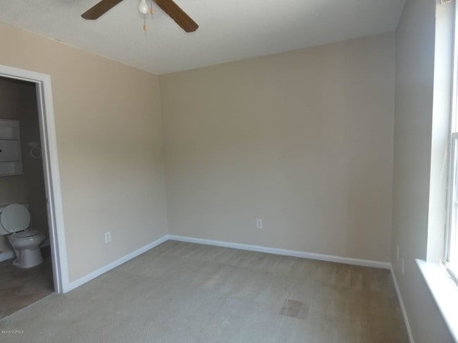 Building Photo - 895 W Pueblo Dr