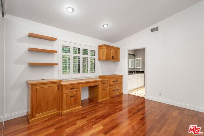 Building Photo - 13031 Magnolia Blvd