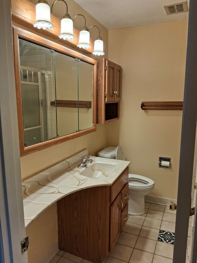 Building Photo - 2275 N Cable Rd