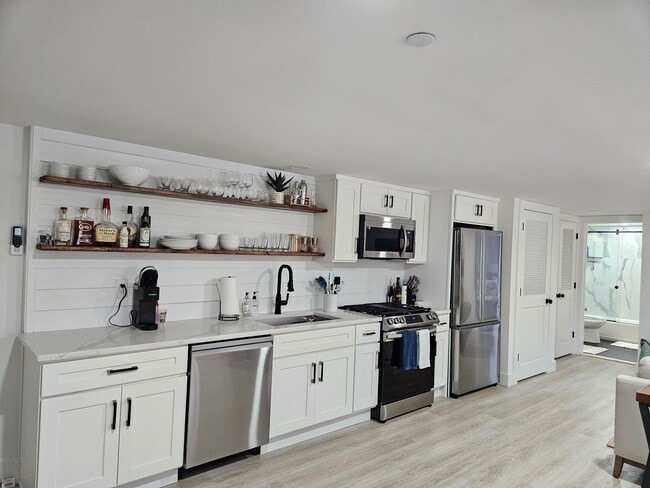 Building Photo - 90 Shrewsbury Ave