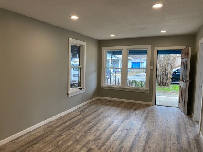Building Photo - 1/2 off First Month's Rent plus $50 Amazon...