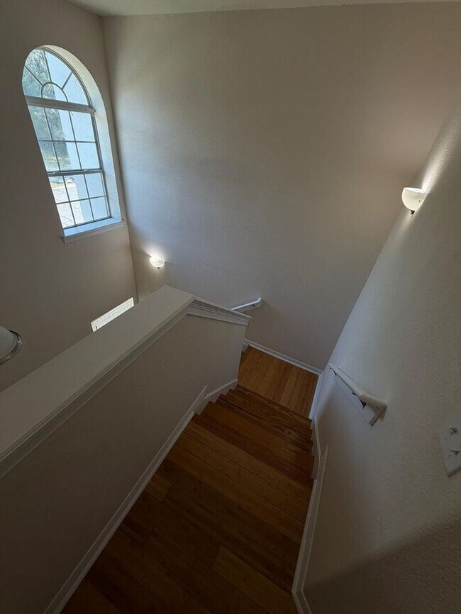 Building Photo - Beautifully Updated 3-Bedroom Townhouse in Kissimmee – Gated Community with Pool