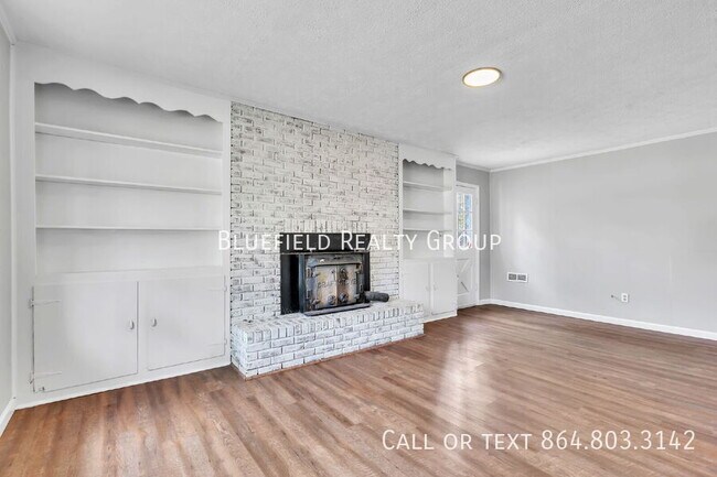 Building Photo - 107 111 River Rd Cir