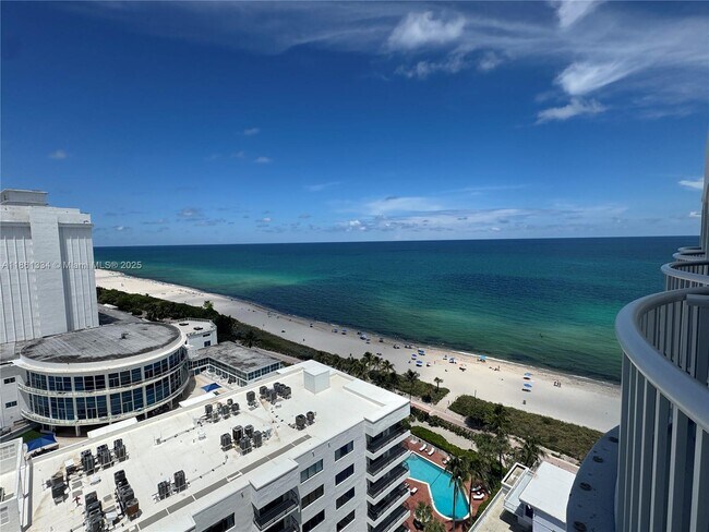 Building Photo - 5401 Collins Ave