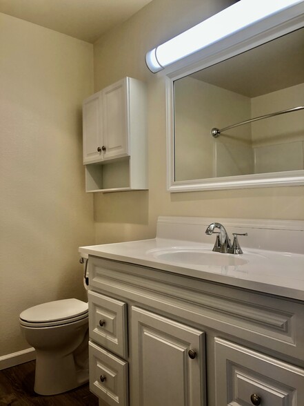 Building Photo - 583 Van Wey Cir
