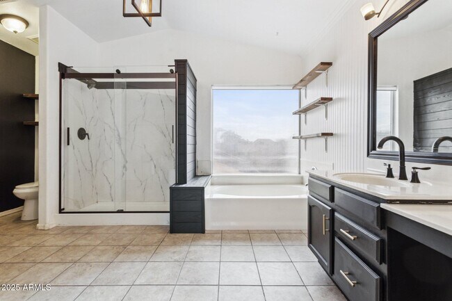 Building Photo - 7931 W Shaw Butte Dr