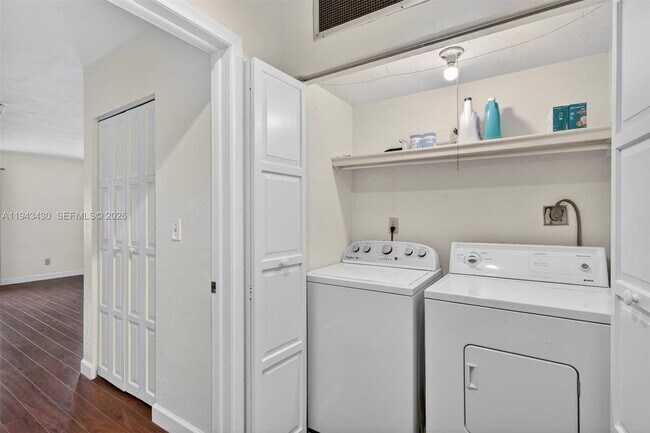 Building Photo - 8896 SW 62nd Terrace