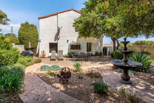 Building Photo - Fully Furnished Vacation Rental on the Mesa with Ocean Views! (Available 6/5/26- 11/30/26)