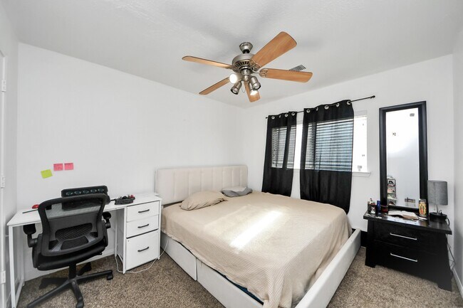 Building Photo - 18318 Farriswood Ct