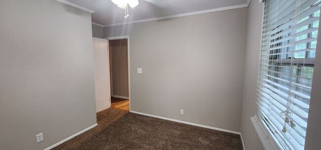 Building Photo - Check This One OUT!! To View is to Rent! 3 Bedroom, 1 Bath. Hardwood Floors, Tile and Newer Carpe...