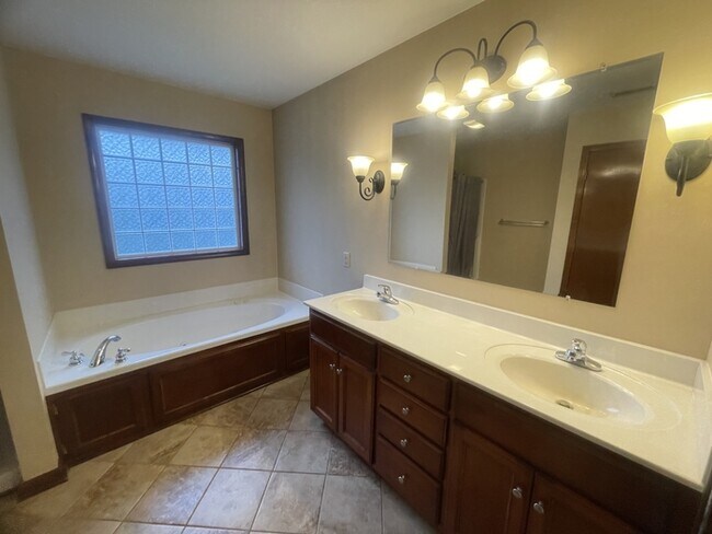 Building Photo - 1185 Eller Wood Dr