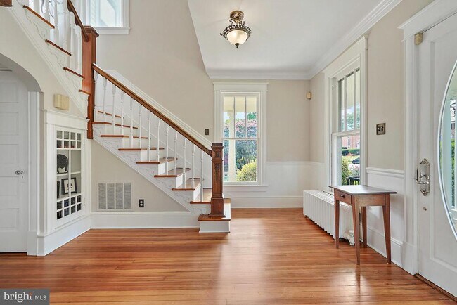 Building Photo - 1503 Russell Rd